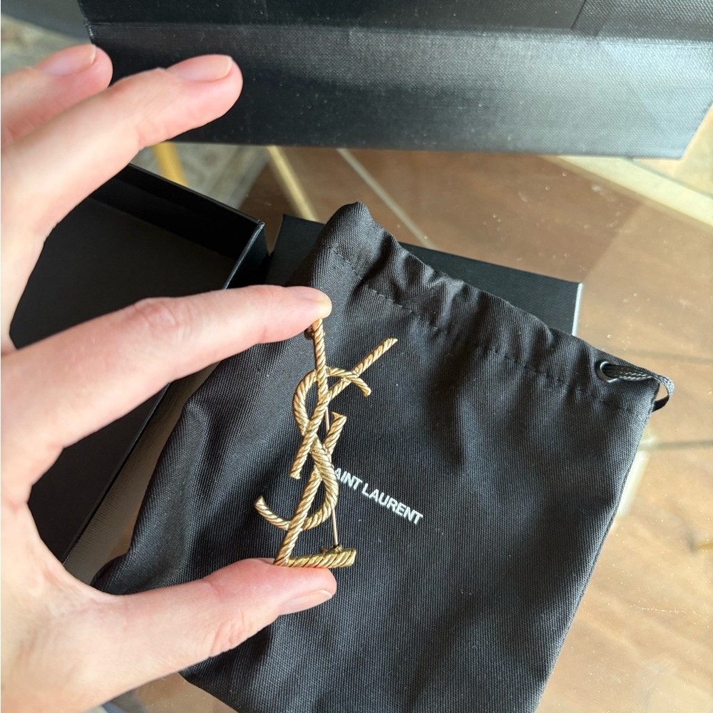 Saint Laurent Cassandre Brooch in Metal Gold Tone Wrapped Cord Texture YSL Logo - Picture 9 of 16